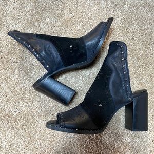 NIB (7) slip on black leather peep toe ankle bootie mules high heel clog country